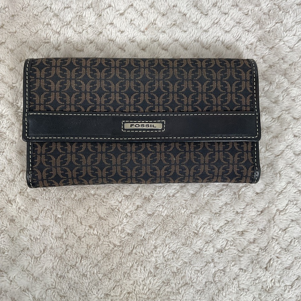 Fossil Signature Brown/Black Leather Trifold Wallet Organizer